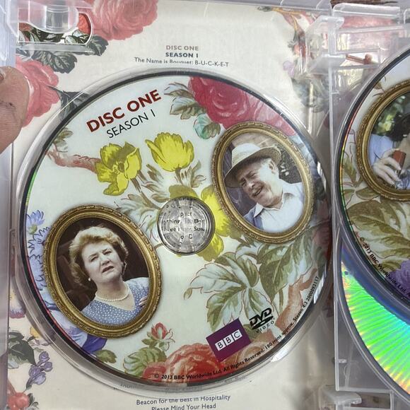 Roy Clarke’s Keeping Up Appearances Collector’s Edition DVD Set 10 Discs - Picture 3 of 10